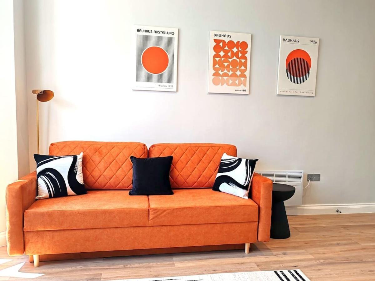 Stunning Modern Apartment Sleeps 4 - 6 Min Walk From Golden Beaches-Free Parking Bournemouth Exterior foto