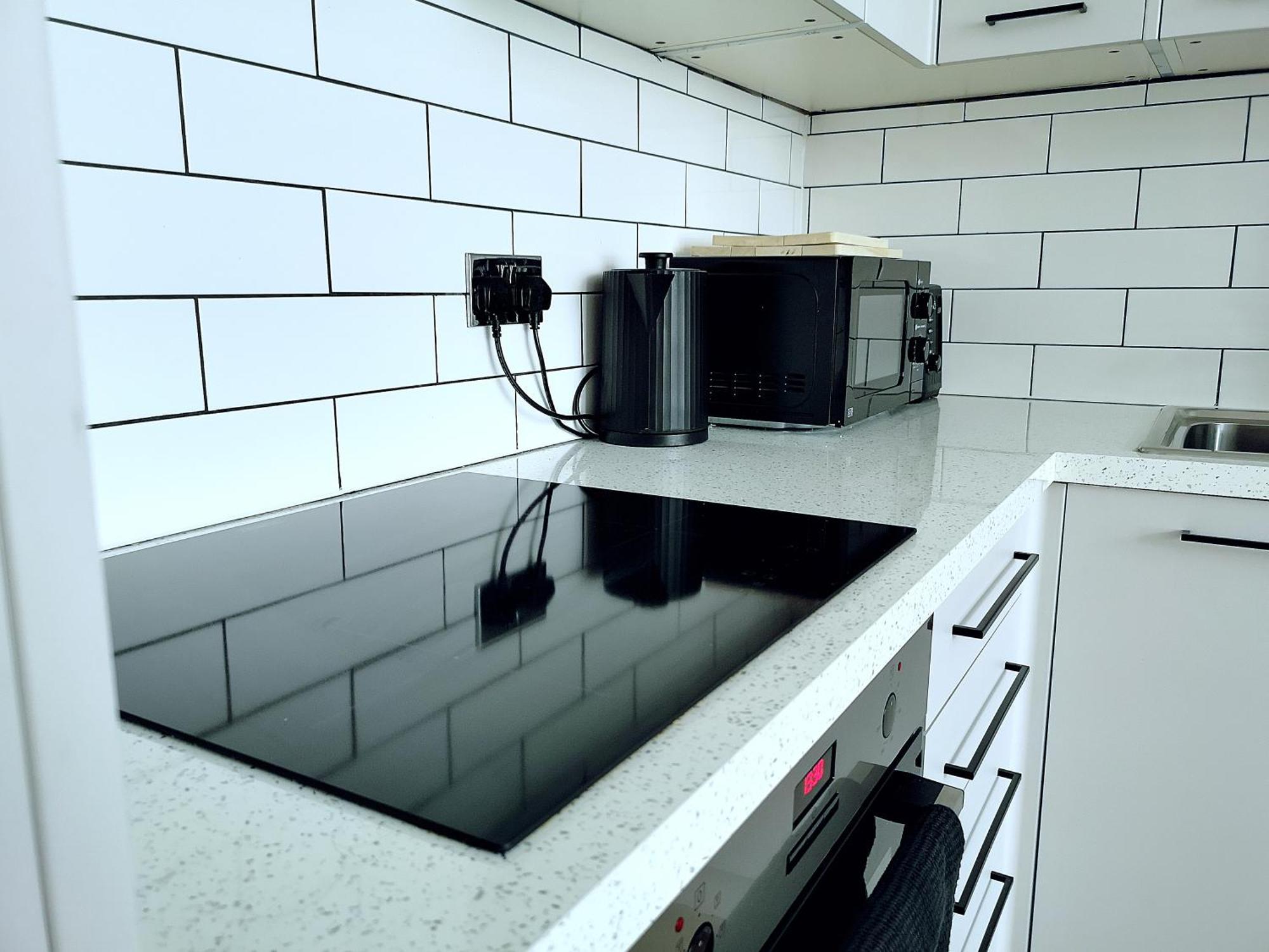 Stunning Modern Apartment Sleeps 4 - 6 Min Walk From Golden Beaches-Free Parking Bournemouth Exterior foto